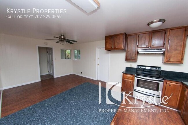 Building Photo - Nice California Meadows property with four...