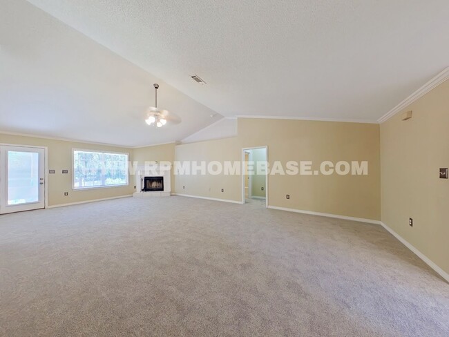Building Photo - Beautiful Home in Quiet Navarre Neighborho...