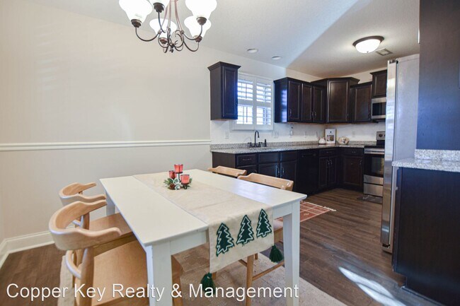 Building Photo - 3 br, 2 bath House - 450 Cyprus Court