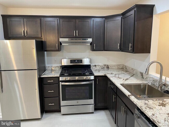 Building Photo - 10737 Kitchener Ct
