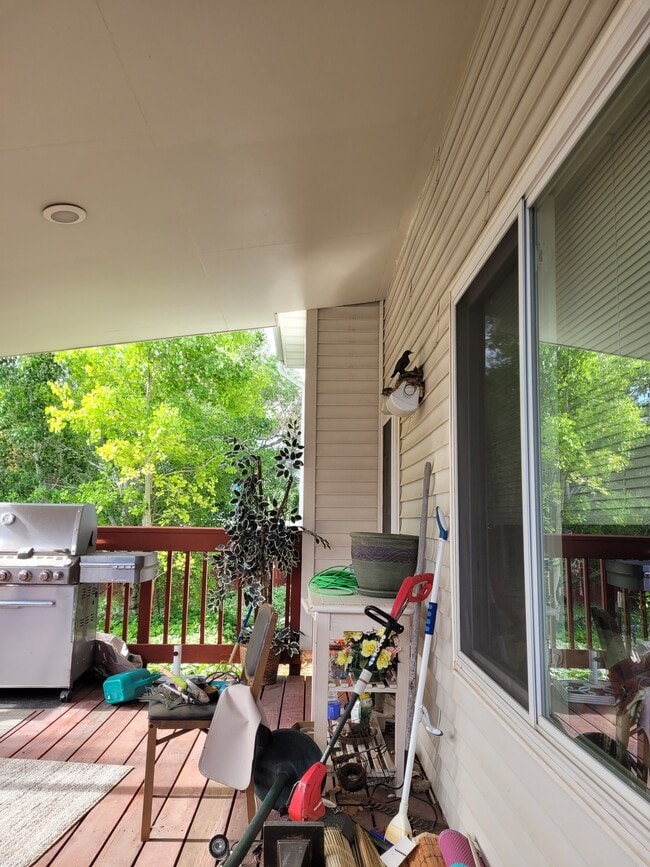 Building Photo - 8119 Maple Dr