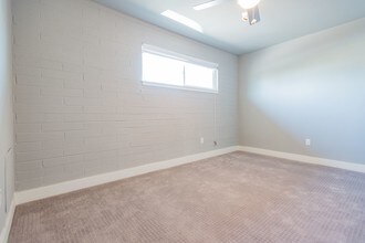 Building Photo - Joshua Tree