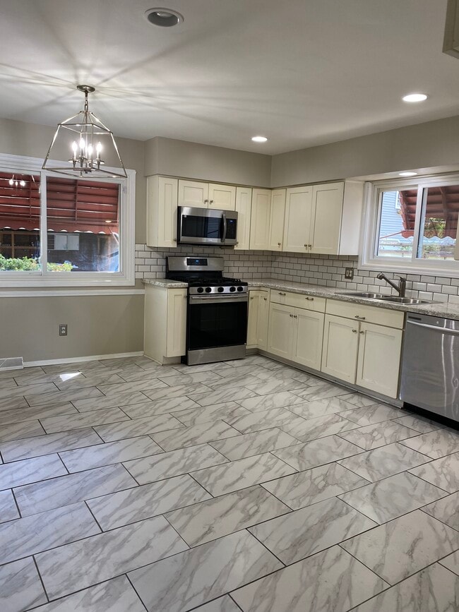 Building Photo - 20185 Bonnie Bank Blvd