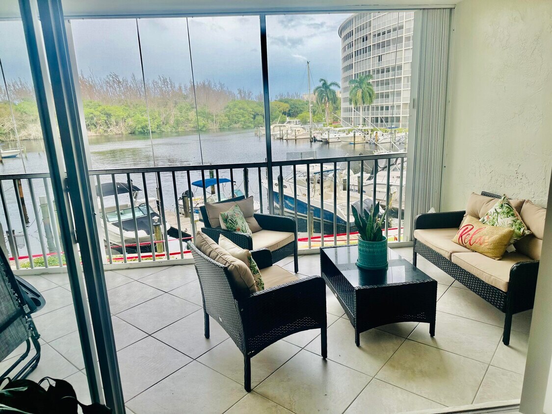 Foto principal - 1427 E Hillsboro Blvd