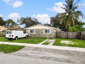 Building Photo - 6165 SW 44th St