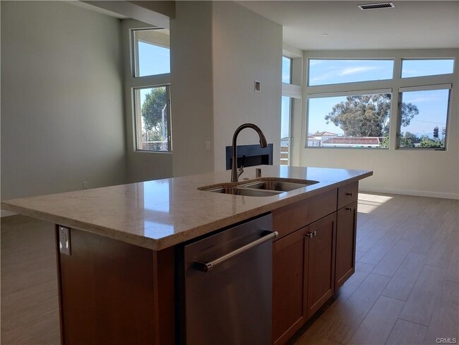 Building Photo - 34610 Camino El Molino, San Clemente, CA 9...