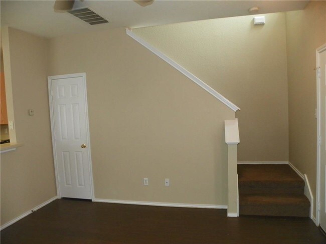 Foto del edificio - 13704 Harris Ridge Blvd