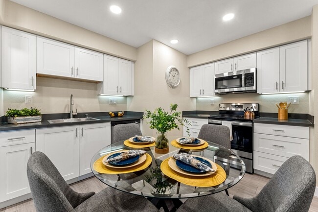 Building Photo - 1015 Continentals Ave