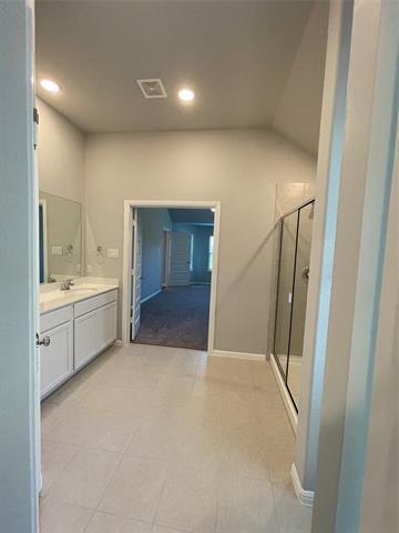 Building Photo - 2105 Maplewood Dr