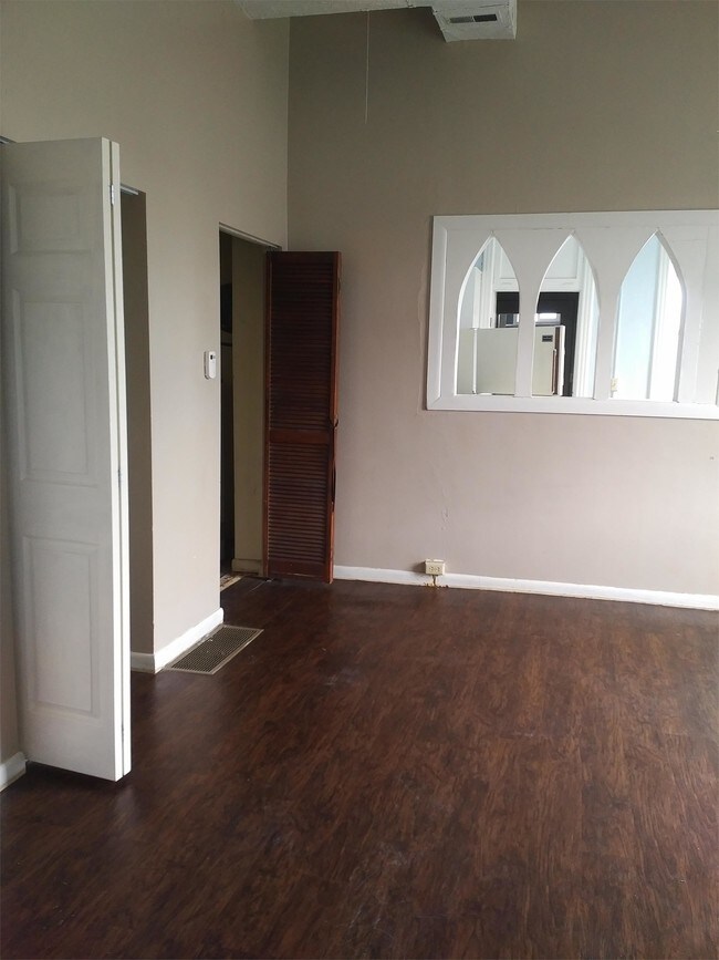 Building Photo - 202 S 100 W