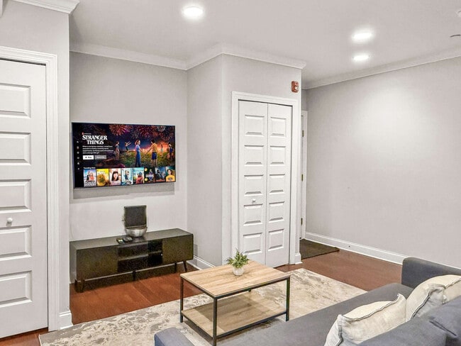 Building Photo - 606 S 2nd St