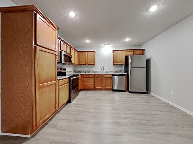 Foto del edificio - 317 NW Woodbury Dr