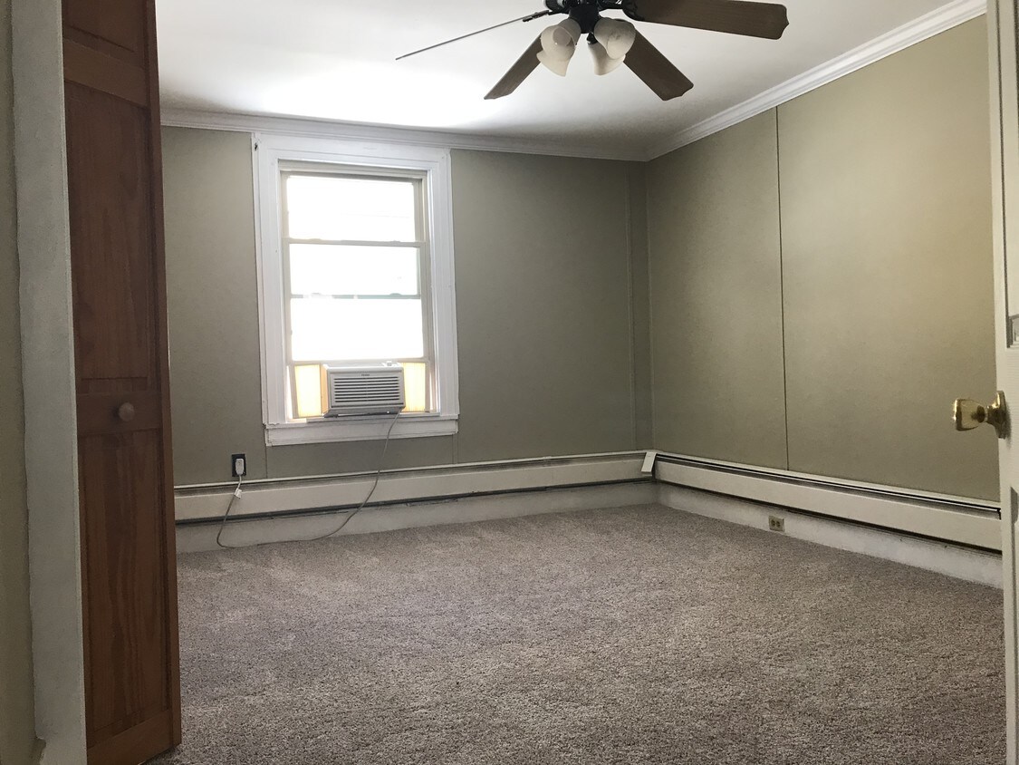 5 S Main St Unit B, Medford, NJ 08055 Room for Rent in Medford, NJ