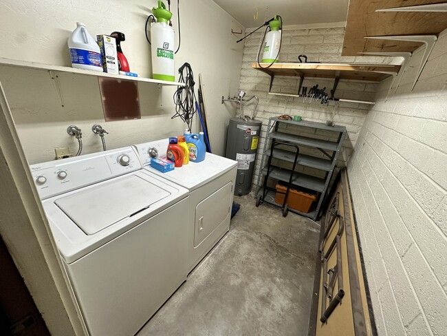 Building Photo - 6441 E Butte St