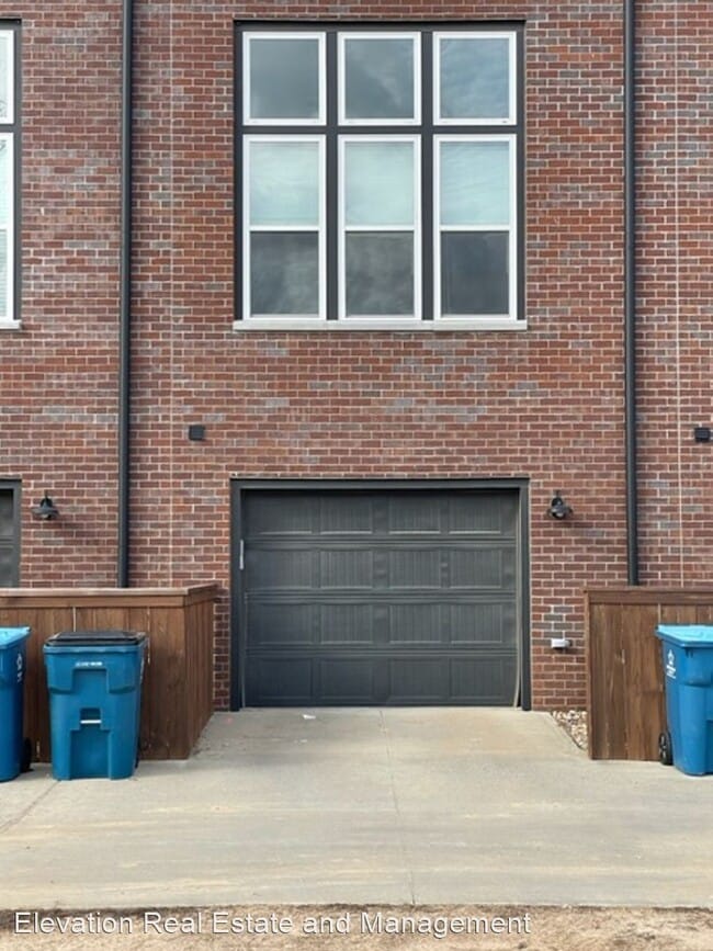 Building Photo - 2 br, 2 bath House - 427 SW B Street