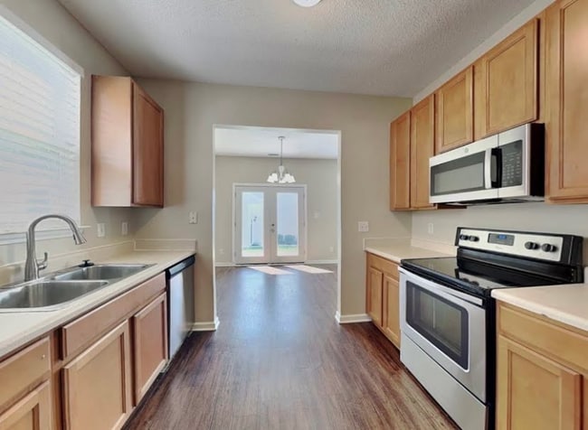 Building Photo - 301 Cline Falls Dr