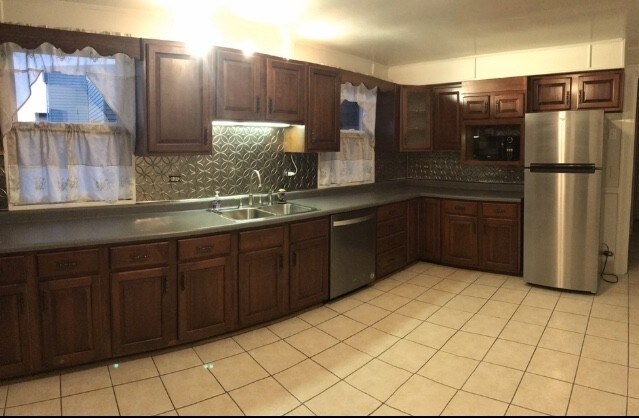 KITCHEN - 351 Cedarville St