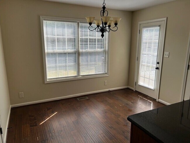 Building Photo - 972 Silty Dr