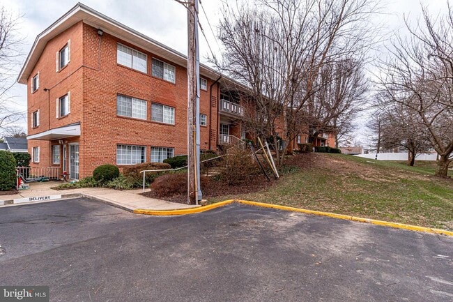 Building Photo - 5603 Franconia Rd
