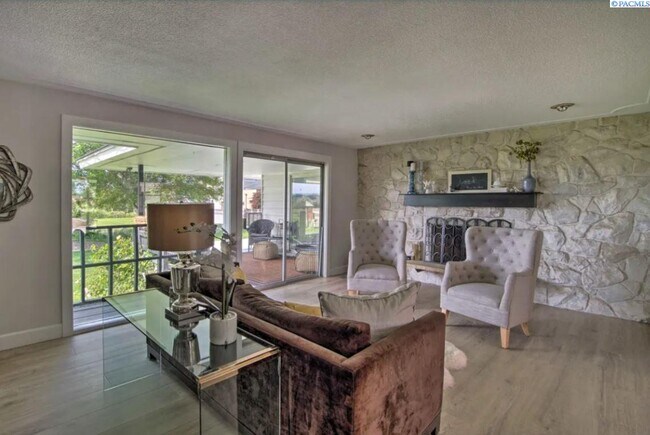 Building Photo - Riverfront Sprawling Mid-Century Ranch/Bas...