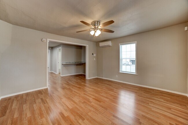Building Photo - 702 S Trenton Ave