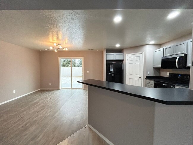 Building Photo - Modern Layout, Private Backyard, Prime Location |3 bed 2.5 bath Home in Nampa