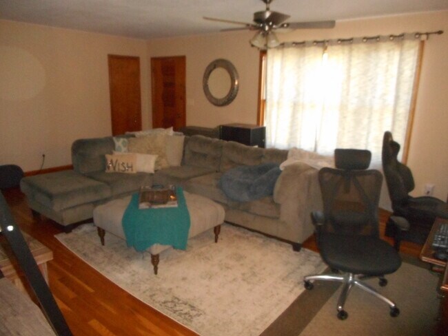 Large Living Rm - 30 Park St