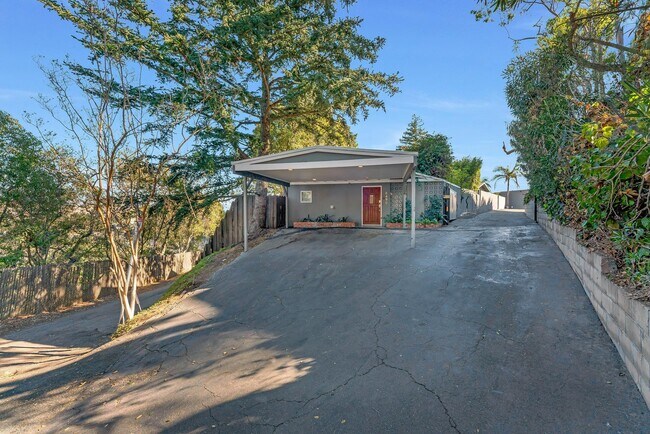 Building Photo - 8490 Cole Crest Dr