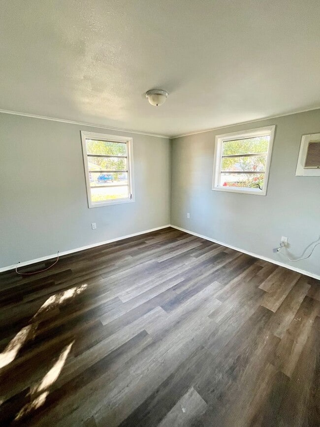 Building Photo - Cute 2BR/1BA Zephyrhills Duplex NO APPLICATION FEE!