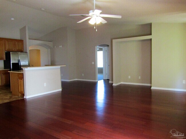 Foto del edificio - 7438 Deck Ln