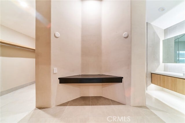 Foto del edificio - 1119 N Crestview Dr