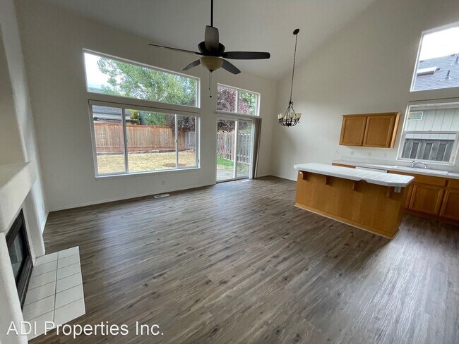 Foto del edificio - 4 br, 2.5 bath House - 8599 NE Alder St.
