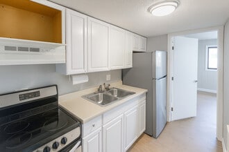 Building Photo - 420 W Washington Ave