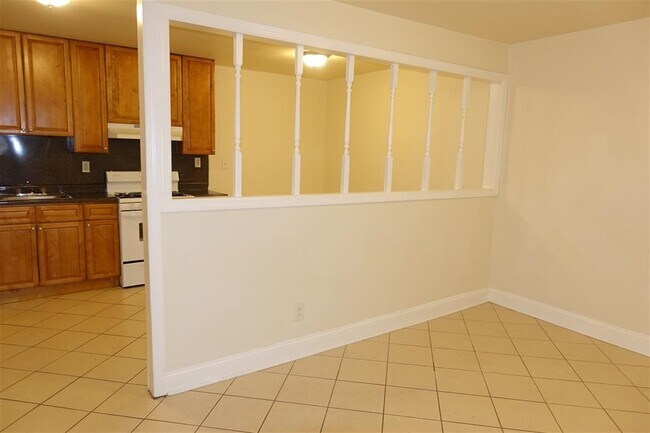 Building Photo - 423 Avenue C