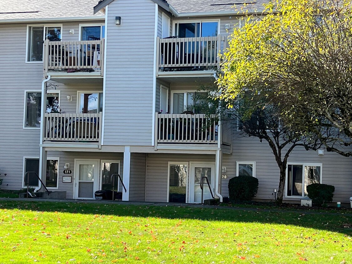 Primary Photo - 4244 Wintergreen Circle #170 (Interior pic...