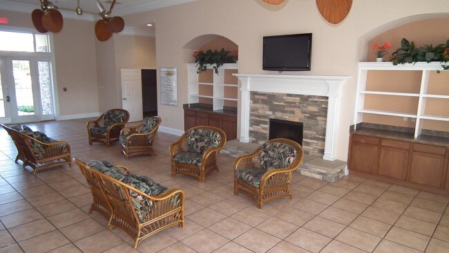 Building Photo - 8201 Green Parrot Rd