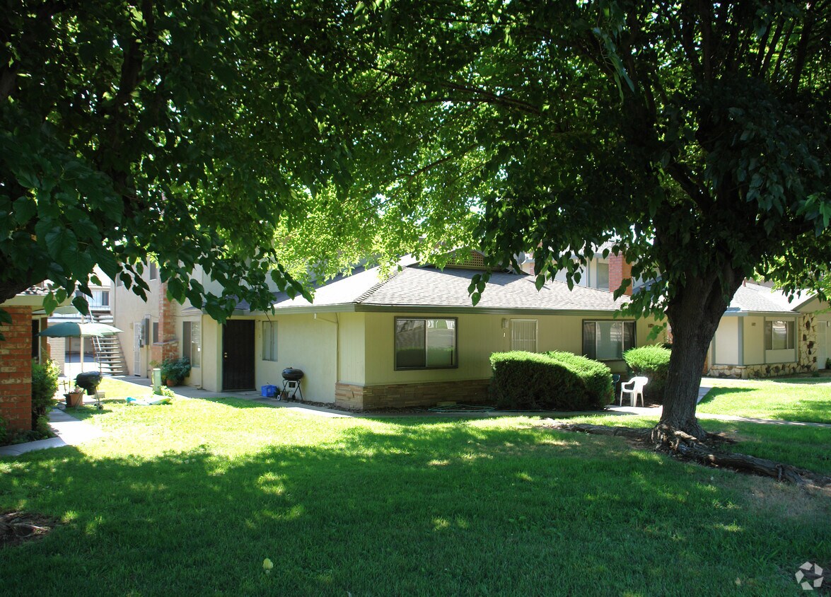 Building Photo - 5750 Garfield Ave