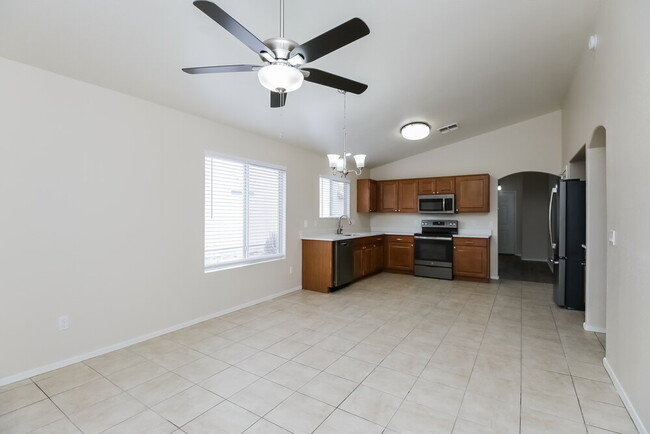 Building Photo - 1123 E Stardust Way