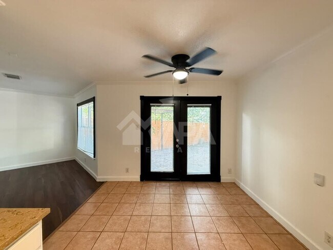 Building Photo - 9666 Green Plain Dr