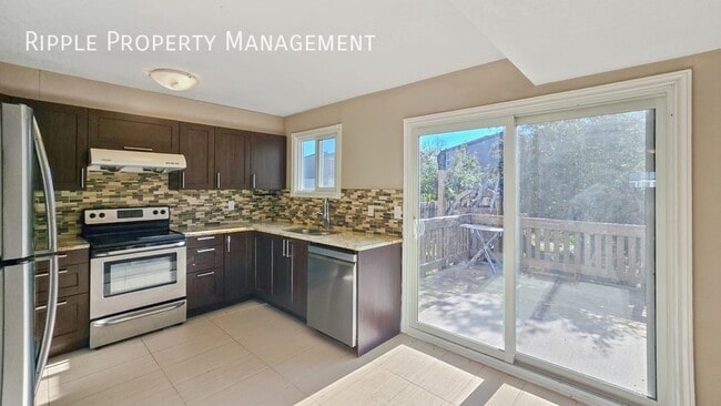 Building Photo - Fantastic 3 Beds, 1.5 Baths TownHouse | 1 ...