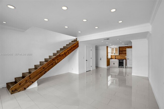 Building Photo - 1231 Sorrento Dr
