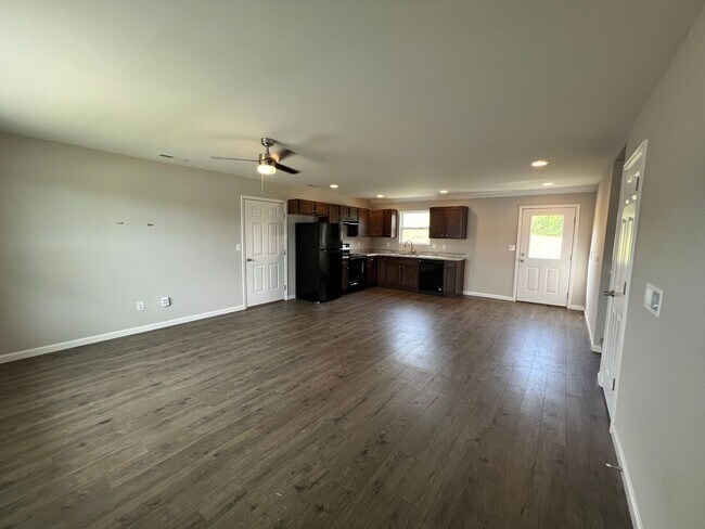 Foto del edificio - 3 bed 2 bath