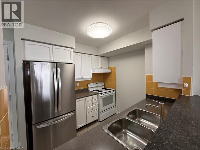 Photo du bâtiment - 700 Humberwood Blvd