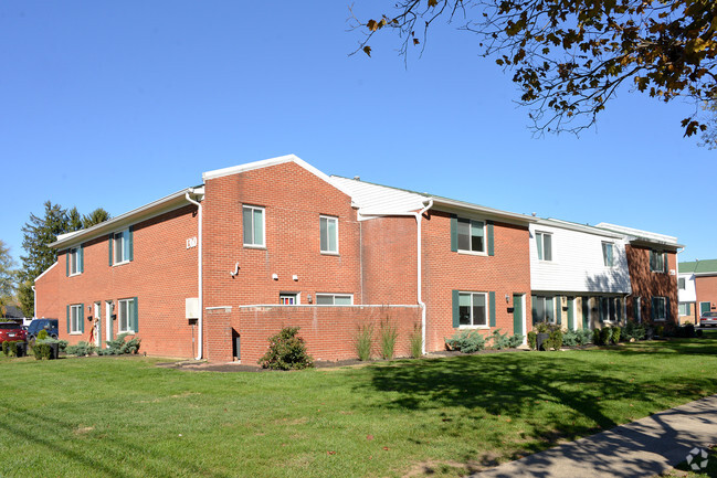 Building Photo - Village Green Townhomes