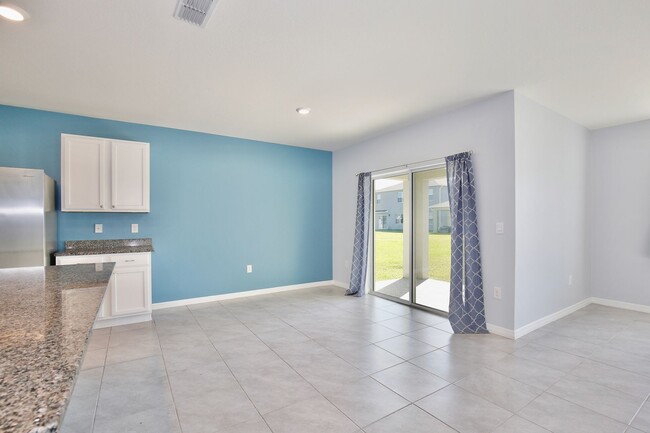 Building Photo - Gorgeous 4/2 Modern Home with a 2 Car Gara...