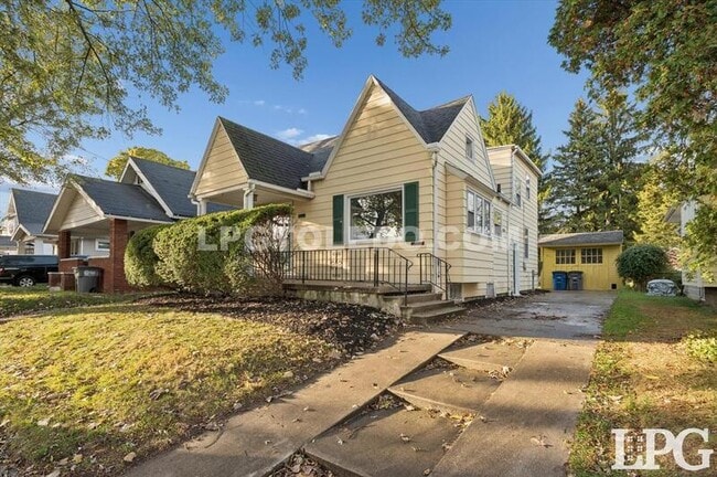 Building Photo - 1044 Hawk St