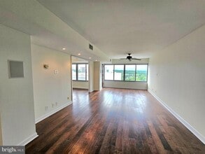 Building Photo - 5340 Holmes Run Pkwy