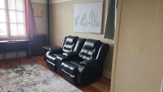 Building Photo - 2344 Prospect Ave E