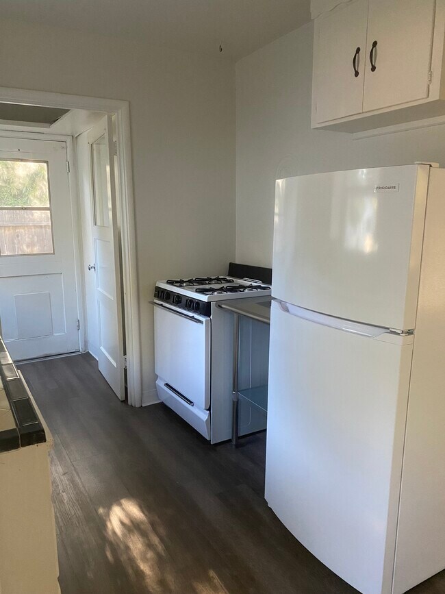 Kitchen - 426 Cross St