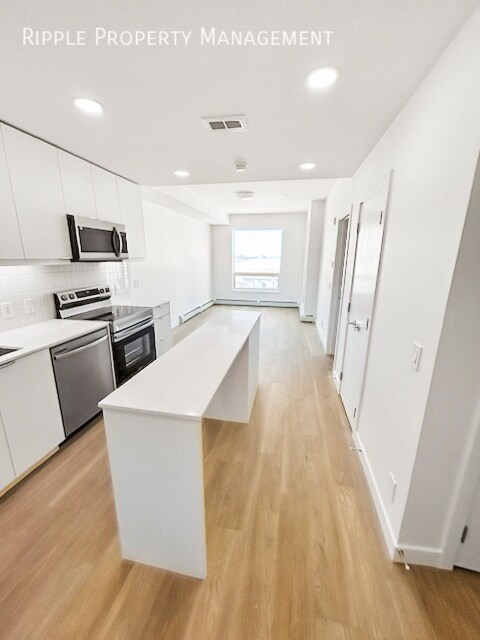 Photo du bâtiment - MODERN 1-BED CONDO | BELVEDERE PREMIER LIVING | SLEEK FINISHES